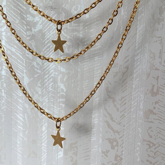 JEWELRY - NWOT 13in Fashion gold 5 chain layered necklace, stars, button clasp - Picture 4 of 7